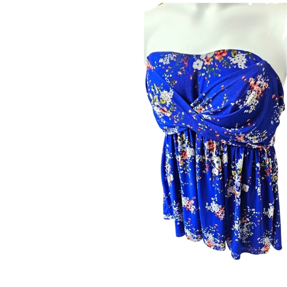 TORRID Plus Size Angelica Floral Blue Sheer Sleeveless Twisted Front Halter Top - Picture 3 of 15